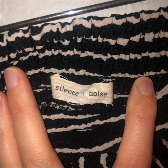 UO Silence + Noise Striped Shorts - Picture 3 of 5